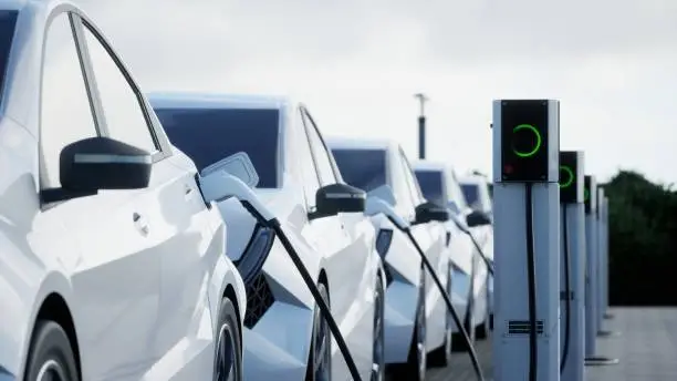 Charging electric vehicles || South Africa Lures Chinese EV Makers